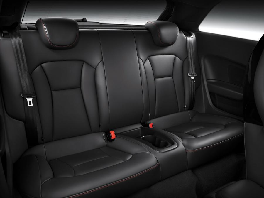 Интерьер Audi A1 Quattro (8X) 2012 года  (фото 29 из 53)